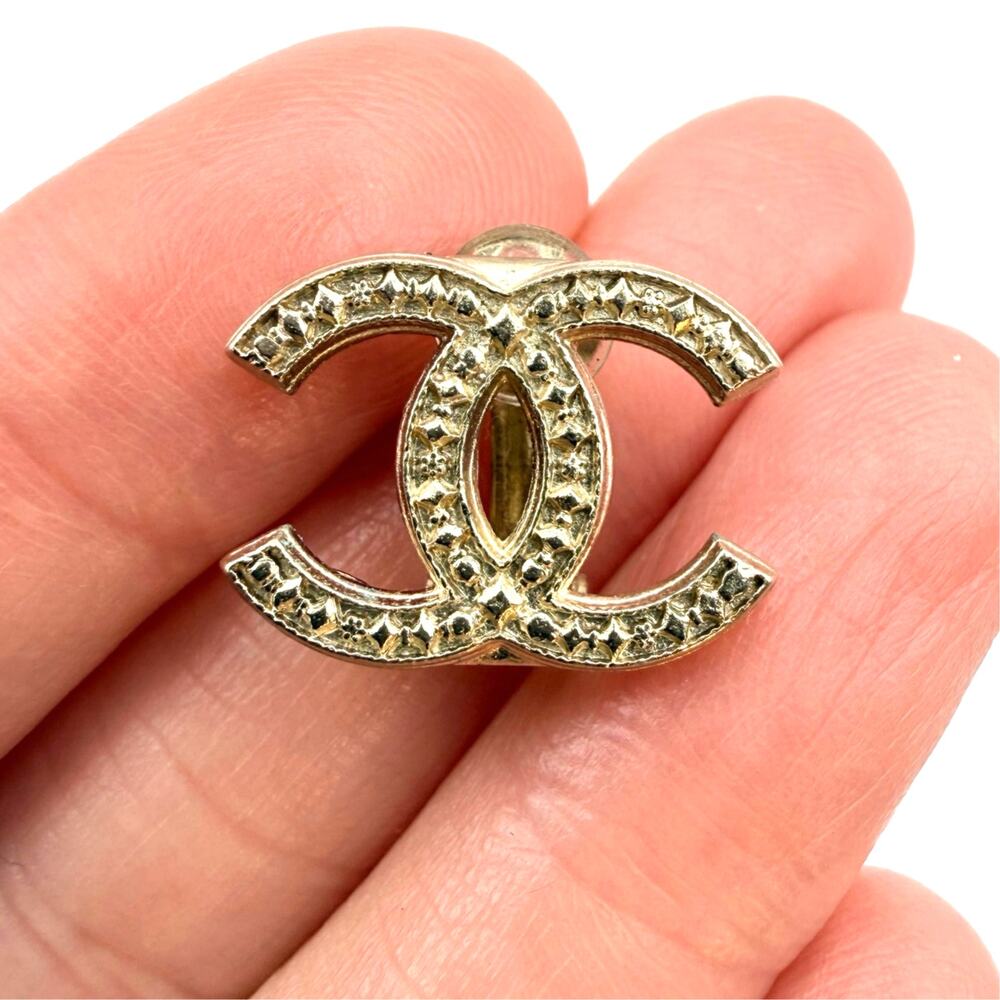 CHANEL Coco Mark CC Single Earring Clip On Made in France Diamond Cut Signed